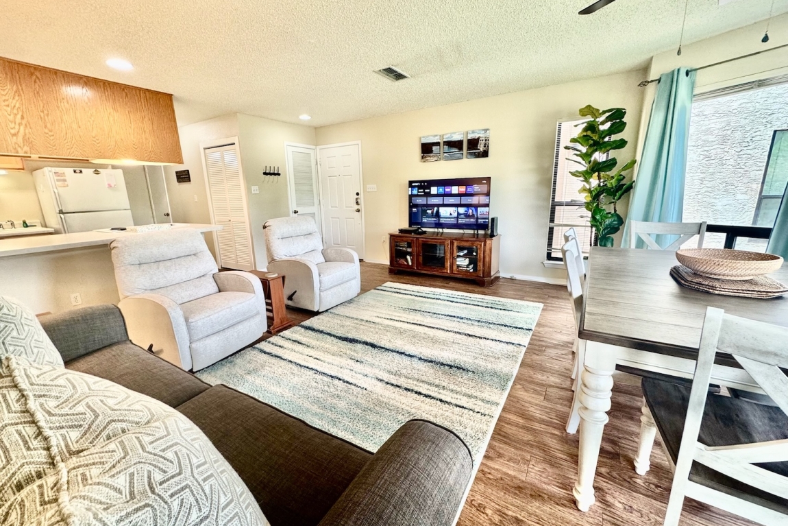 1 Living Room 4