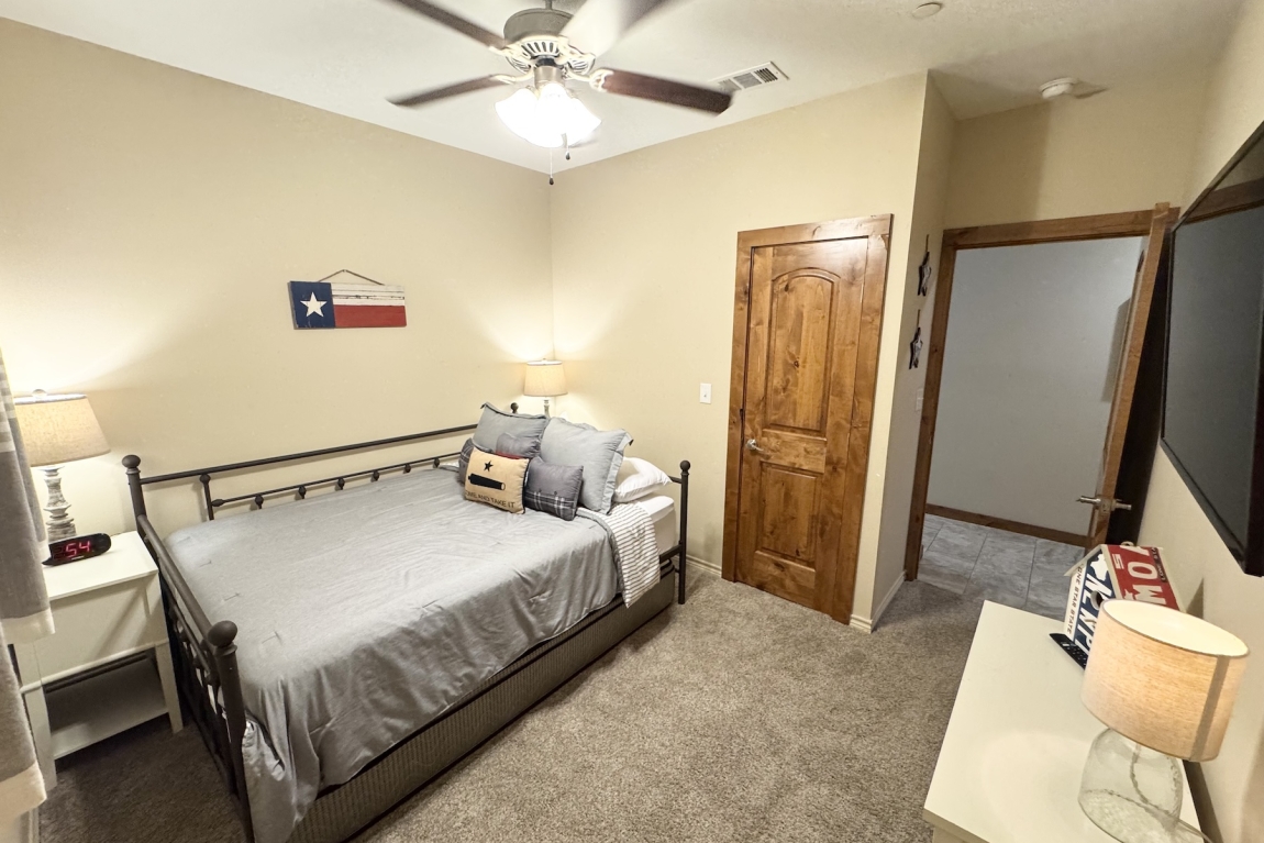8 Guest Bedroom