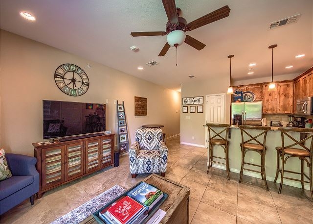 RG 104 Living Room 005