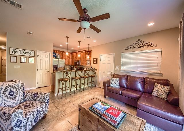 RG 104 Living Room 006