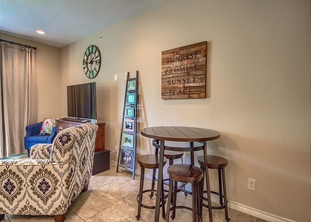 RG 104 Living Room 008