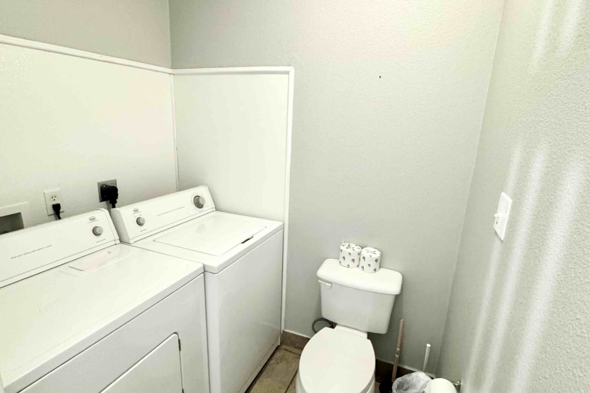 4 Bathroom:Laundry
