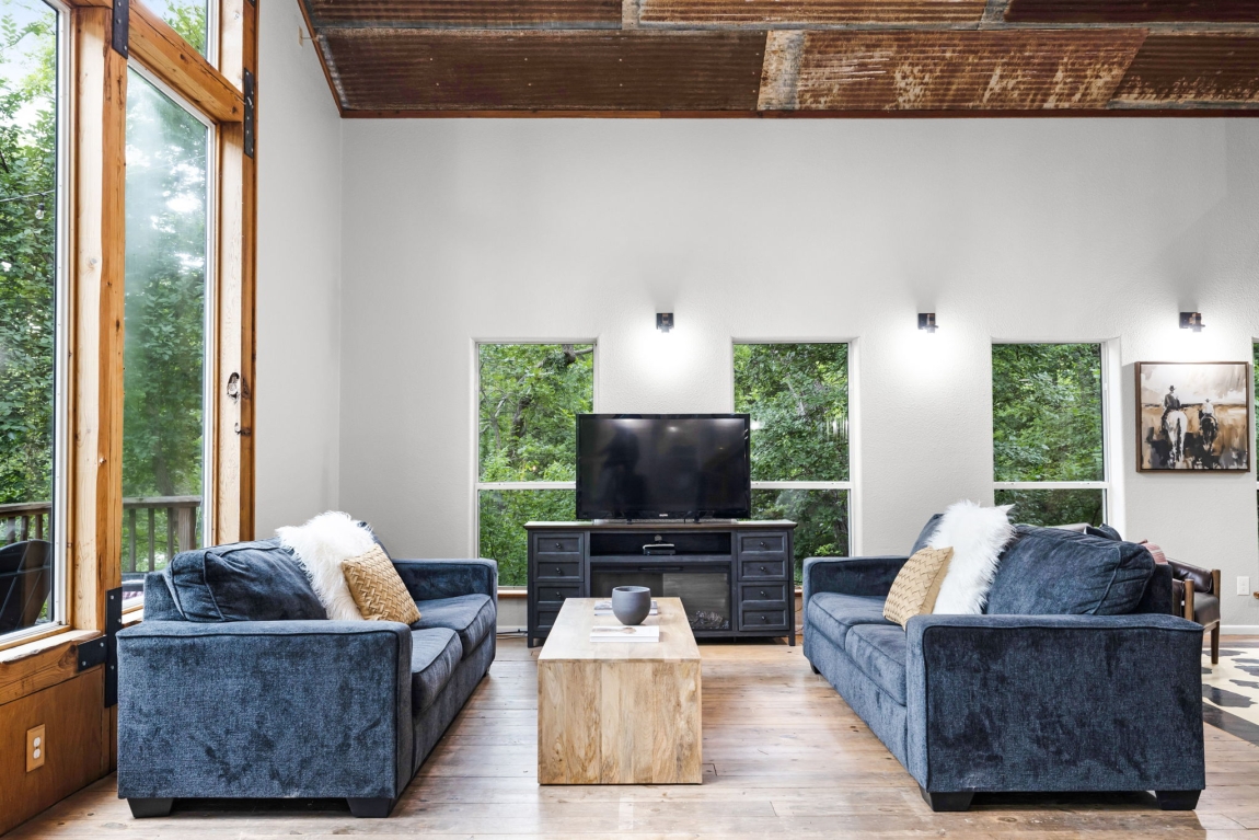 8001 RIver Rd_James_Fossum Studios_3200px_AC0A0055