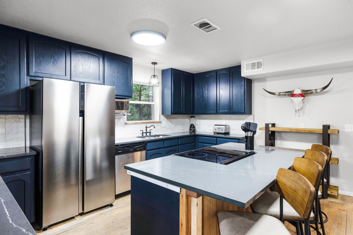 8001 RIver Rd_James_Fossum Studios_3200px_AC0A0066