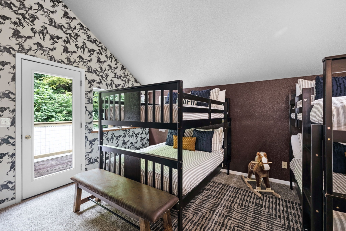 8001 RIver Rd_James_Fossum Studios_3200px_AC0A0136
