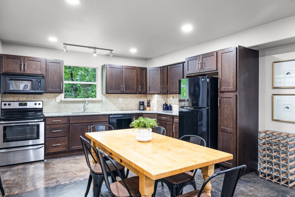 8001 RIver Rd_James_Fossum Studios_3200px_AC0A0181