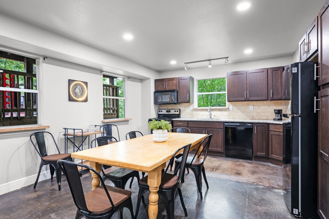 8001 RIver Rd_James_Fossum Studios_3200px_AC0A0184