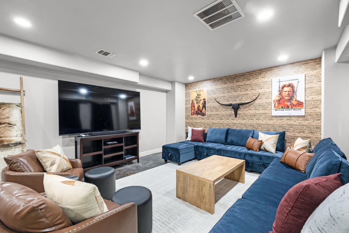 8001 RIver Rd_James_Fossum Studios_3200px_AC0A0196