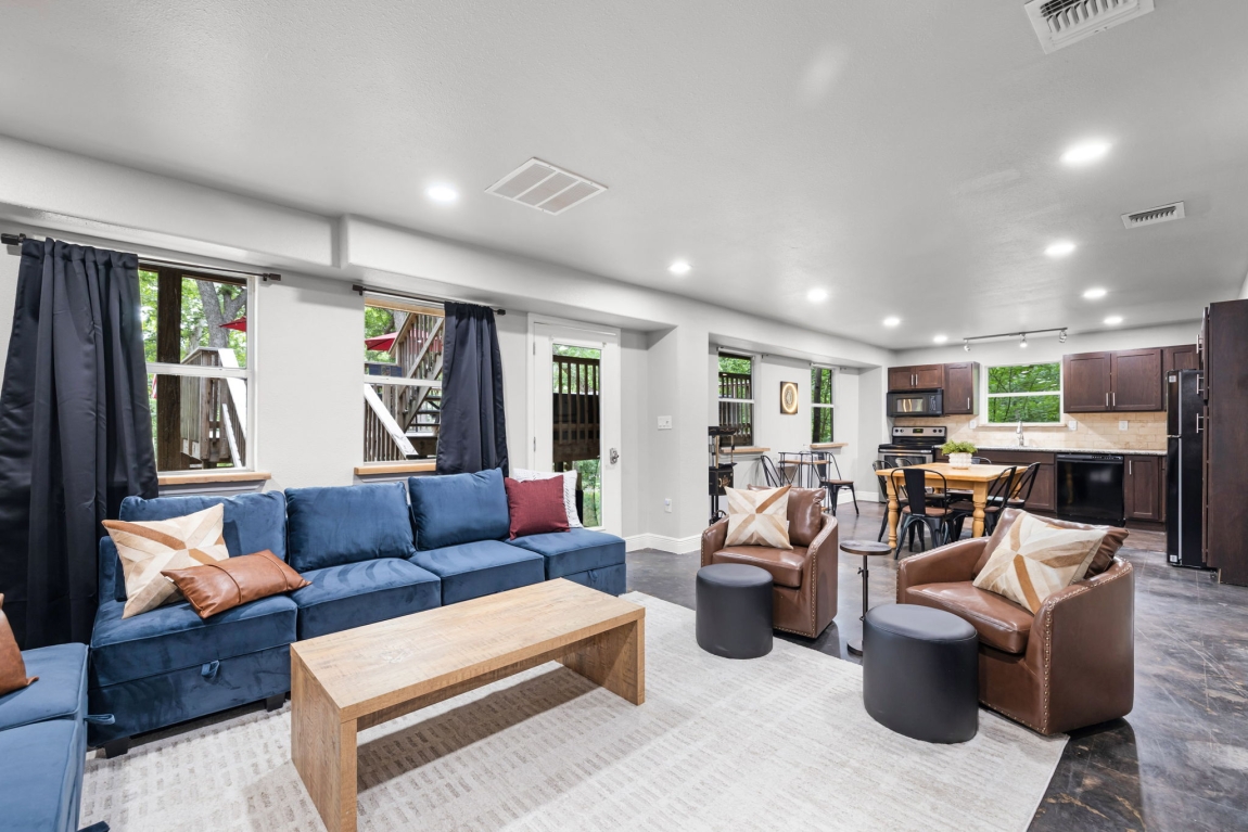 8001 RIver Rd_James_Fossum Studios_3200px_AC0A0199