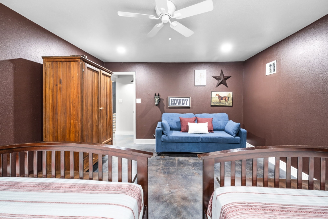 8001 RIver Rd_James_Fossum Studios_3200px_AC0A0211