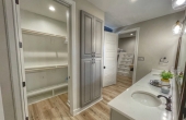 910B_Bunkroombathroom